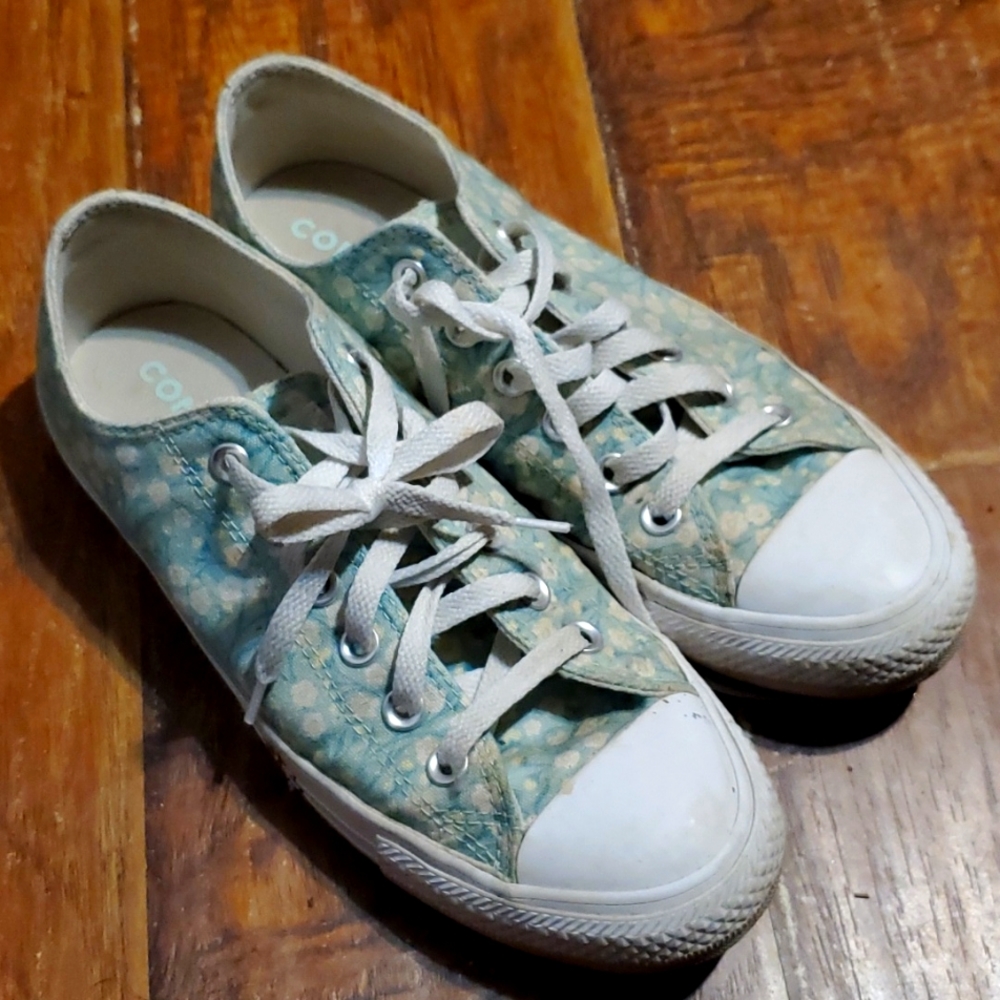 Size 8 Converse